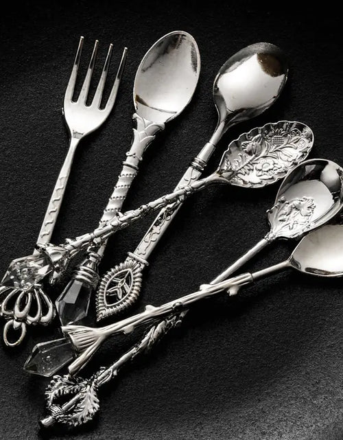 Load image into Gallery viewer, Vintage Dessert Royal Style  Cutlery Set
